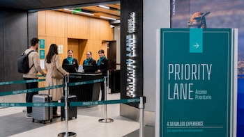 Aeropuerto Jorge Chávez ya tiene pase rápido por controles con Priority Lane y tu tarjeta podría aplicar