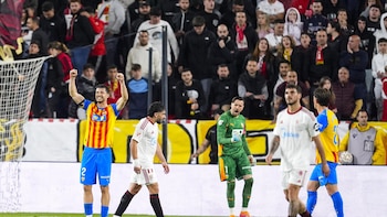 (Previa) El Sevilla busca prolongar su buen arranque de temporada ante un Valencia en urgencias