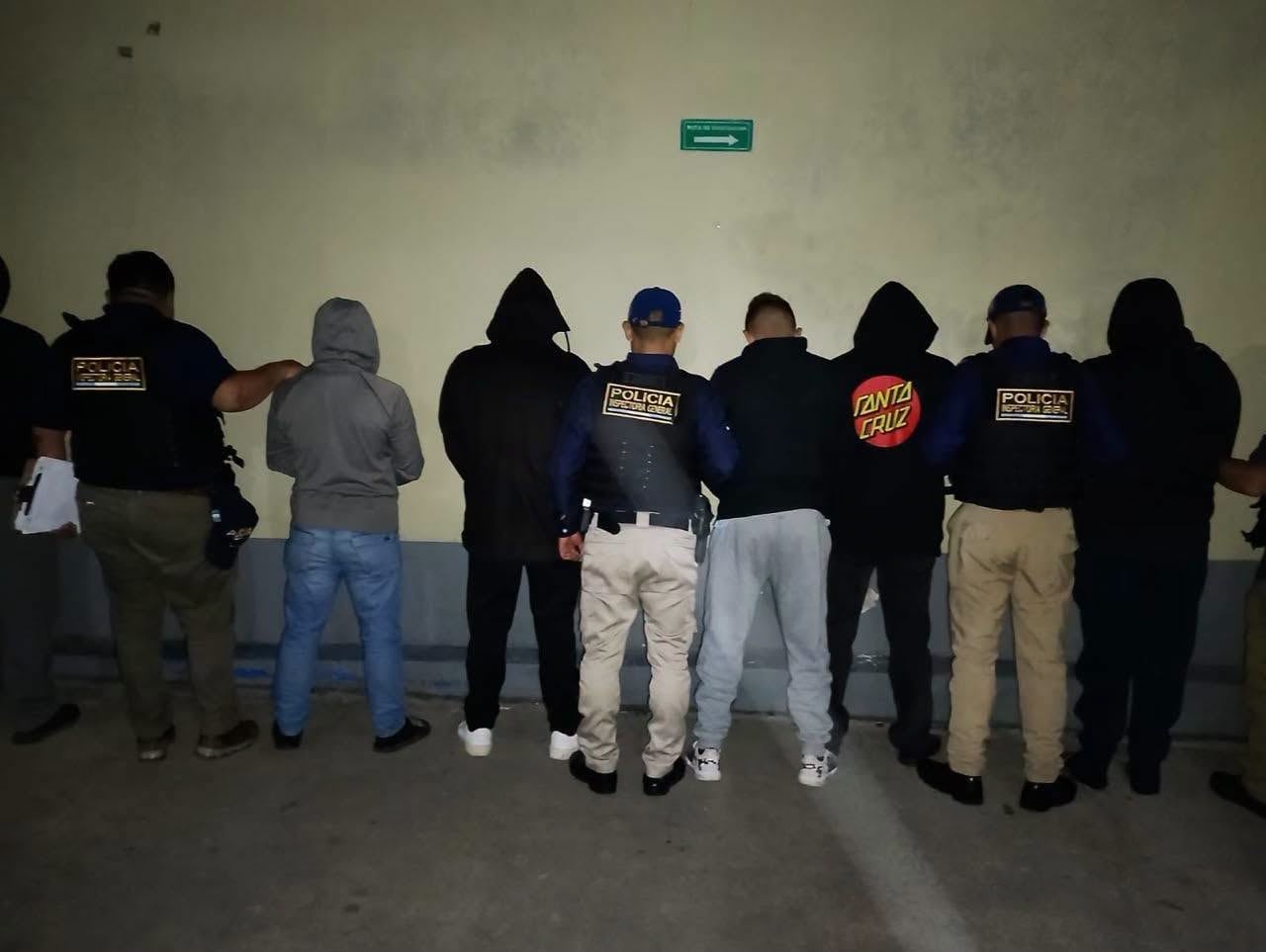 Los siete agentes de la Policía detenidos en Guatemala por el caso de exfiscal Solorzano Foppa comparecen ante las autoridades