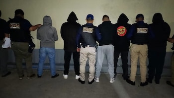 Los siete agentes de la Policía detenidos en Guatemala por el caso de exfiscal Solorzano Foppa comparecen ante las autoridades