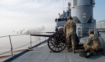 La Armada Argentina conmemoró el bicentenario del Combate Naval de Los Pozos en el Río de la Plata