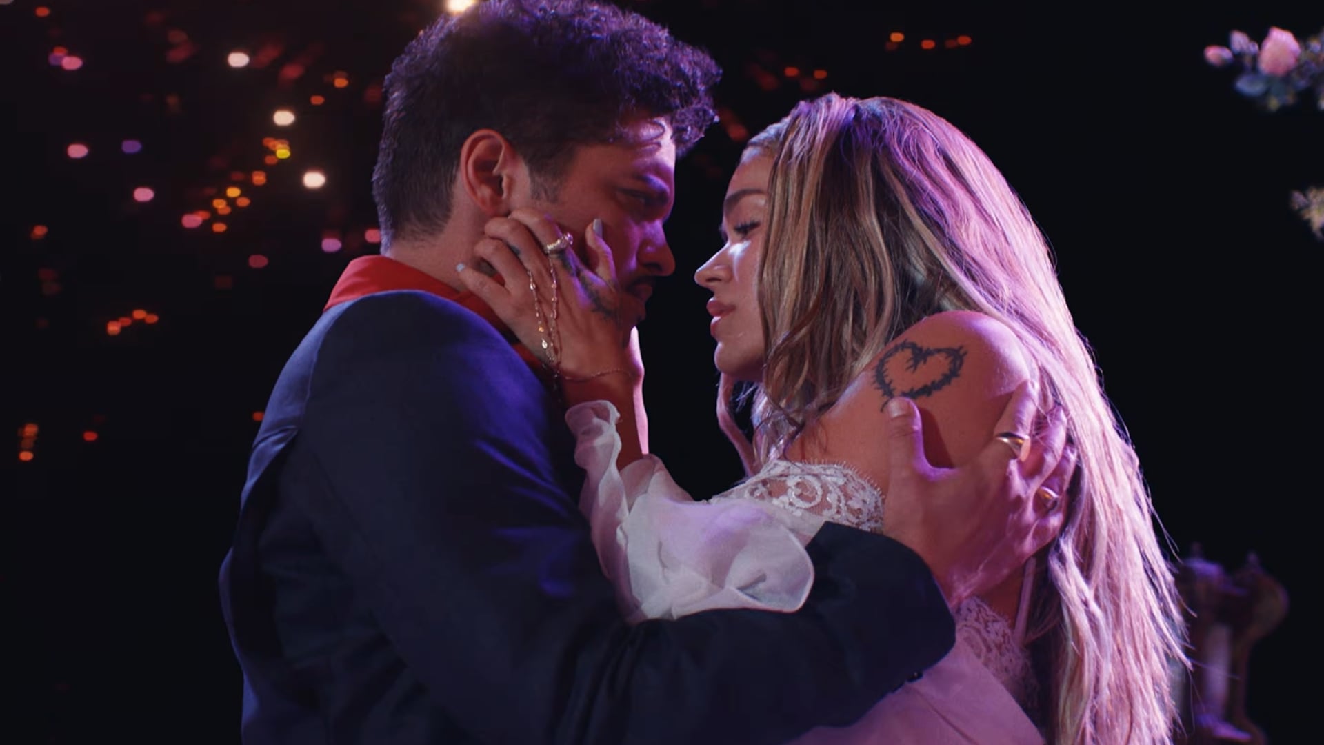 Karol G protagoniza el nuevo video de Bruno Mars y revive el shippeo entre ambos - crédito captura de pantalla Bruno Mars / YouTube