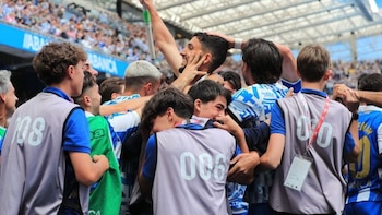 (Crónica) El Deportivo de La Coruña remonta al Andorra por el camino directo a Primera