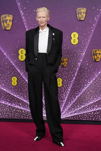 Tilda Swinton: blazer y pantalón