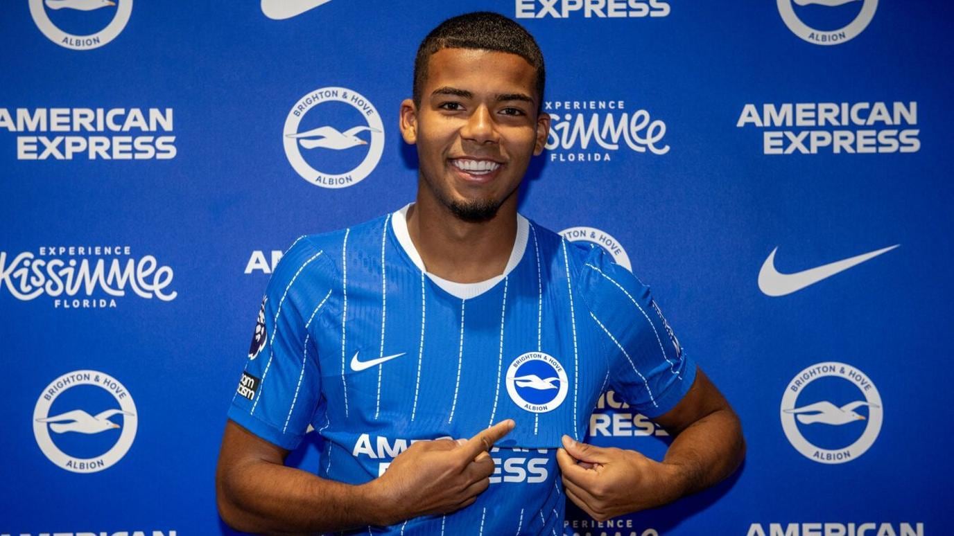 Brighton Albion oficializó la llegada del mediocampista colombiano Matías Orozco - crédito Brighton Albion