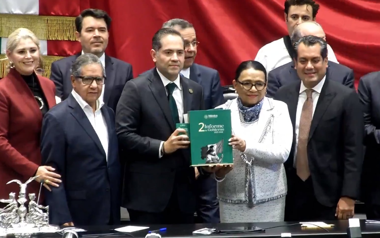 La Mesa Directiva recibió el Segundo Informe en manos de Raúl Bolaños-Cacho Cué y la entrega incluyó versiones impresas y digitales. (Archivo Infobae)