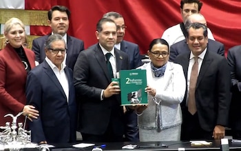 La Mesa Directiva recibió el Segundo Informe en manos de Raúl Bolaños-Cacho Cué y la entrega incluyó versiones impresas y digitales. (Archivo Infobae)