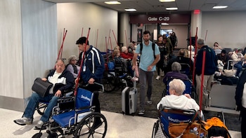 “Jetway Jesus”: 30 personas subieron