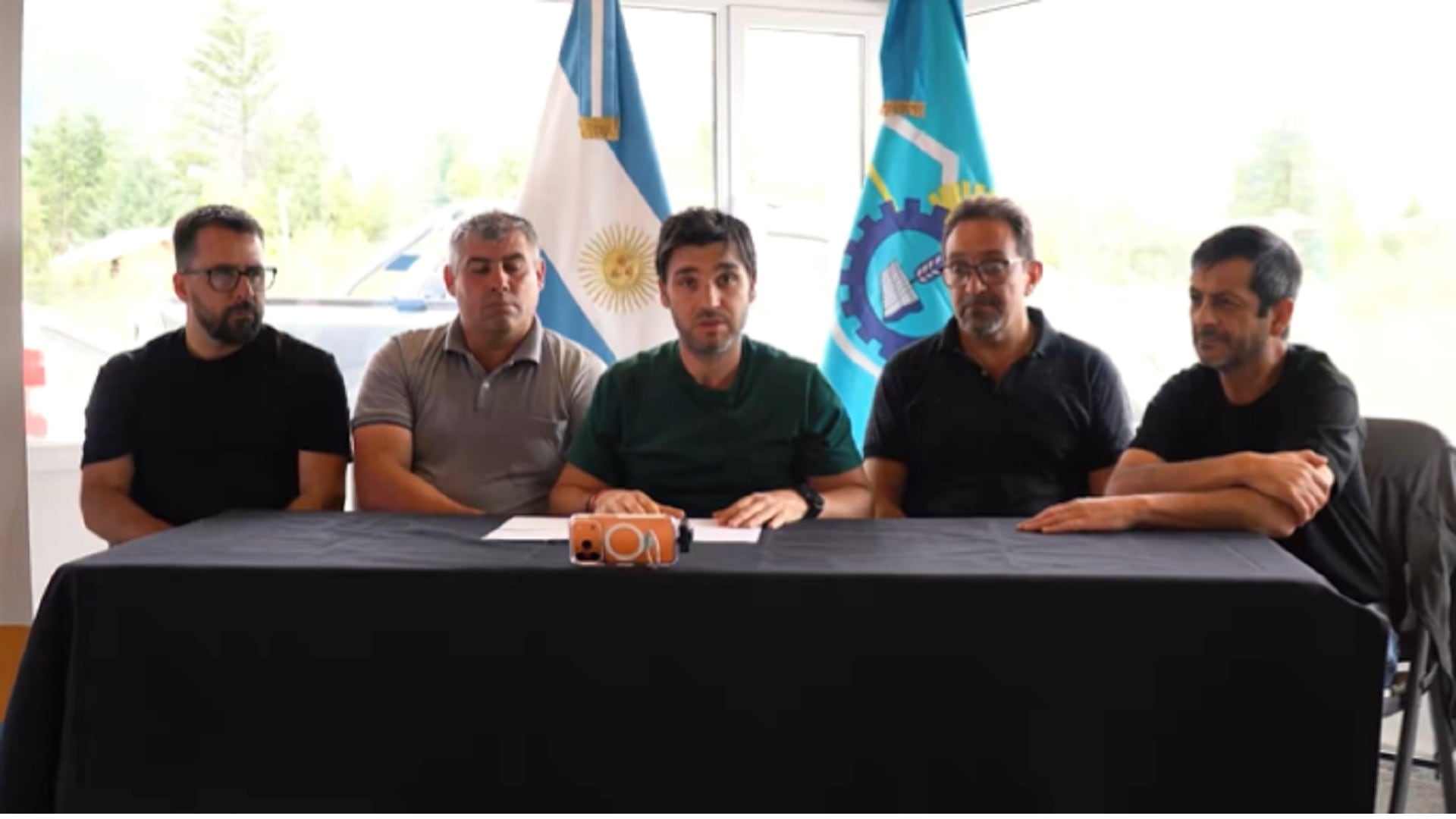 El gobernador Ignacio Torres reclama que el Poder Ejecutivo incluya el tratamiento de la emergencia ígnea en la sesiones extraordinarias