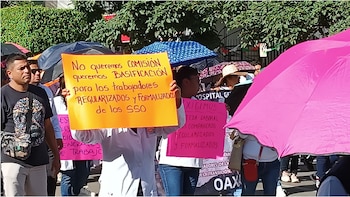 Trabajadores de la Salud preparan