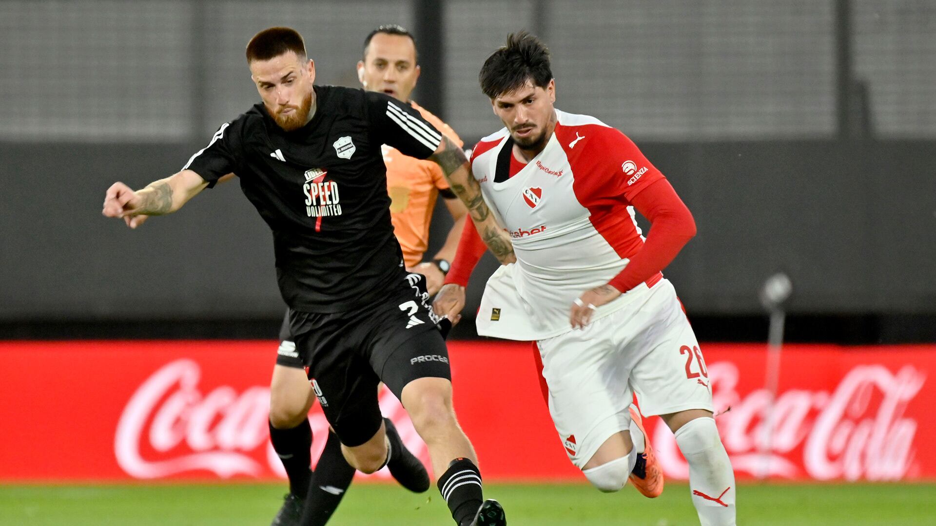 Riestra perdió una racha de 27 partidos sin perder en el Guillermo Laza contra Independiente (FotoBaires)