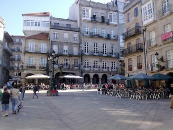 Plaza de la Constitución, Vigo (Wikipedia / Alexleiro)