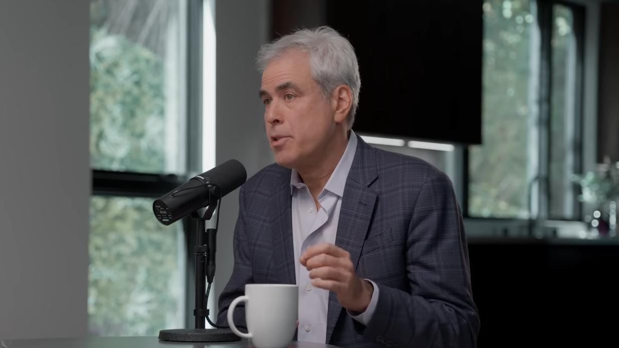 Haidt solicitó a los padres ejercer autoridad, establecer límites y permitir que los niños enfrenten desafíos para crecer emocionalmente (Captura de video: YouTube - Michelle Obama)