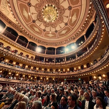 El histórico Teatro Avenida como