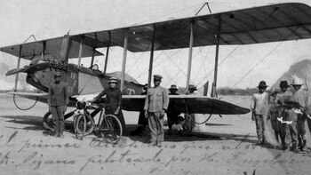 El primer servicio aéreo postal