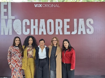 El elenco platicó con la