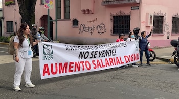 Entre sus reclamos también está la falta de plazas para cubrir puestos vacantes en el IMSS.