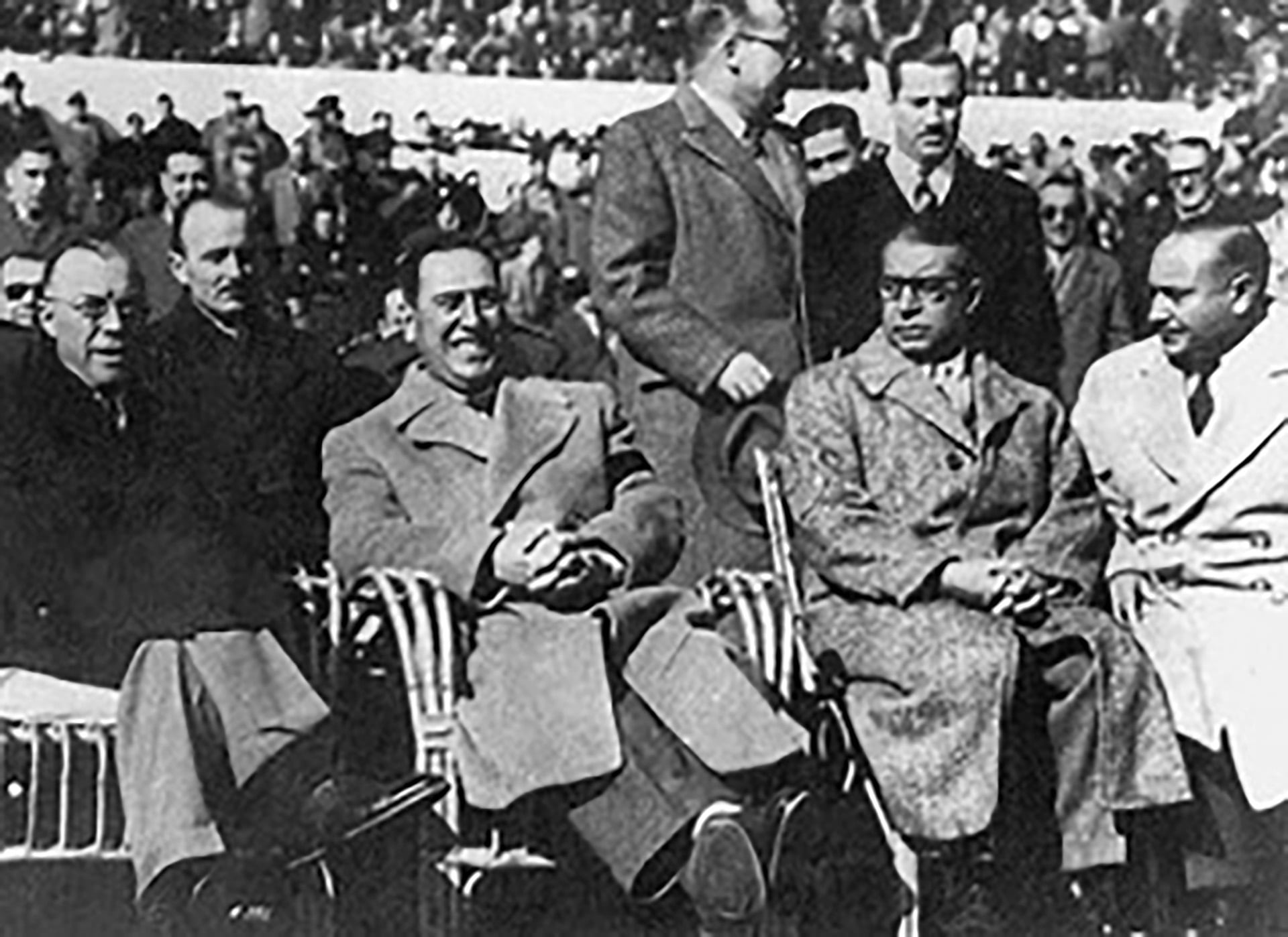 Milton Eisenhower con Perón en la cancha de River