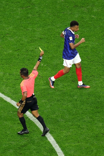 Sin rodeos: Así fue el partido del árbitro salvadoreño Iván Bartón en la semifinal del mundial 2026