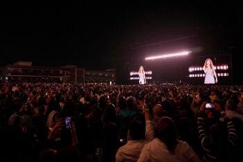 Fans de Shakira ovacionan durante