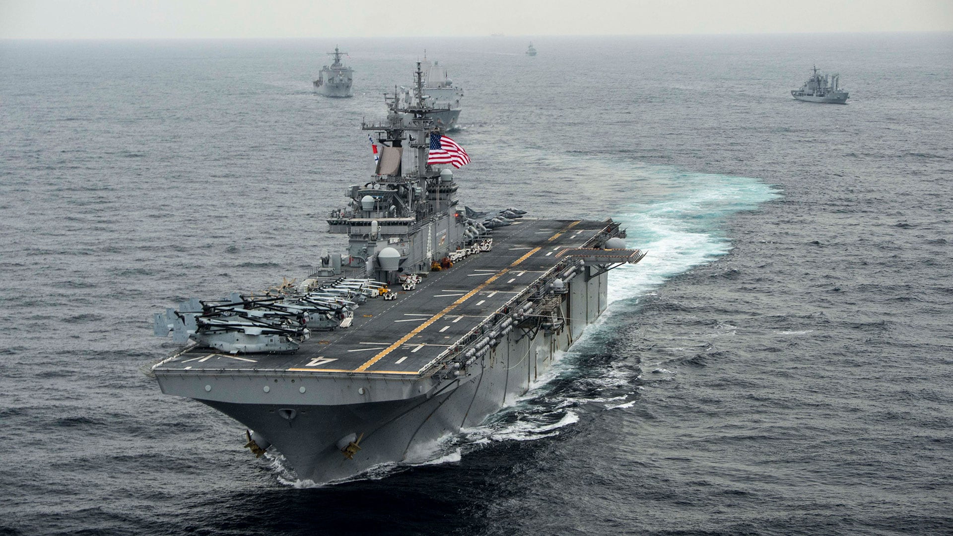 El Comando Central informó que también dejó fuera de servicio una embarcación y difundió imágenes de las operaciones realizadas desde el barco de asalto anfibio USS Boxer (AFP)