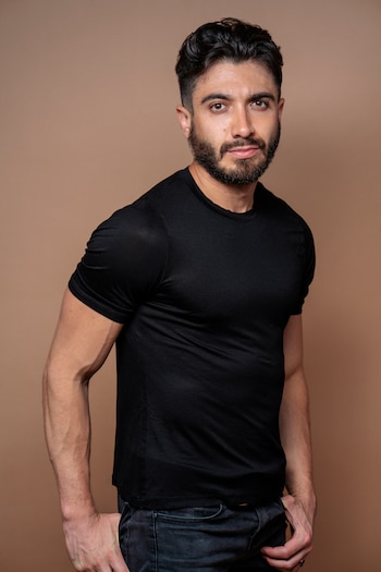 Axel Santos, parceiro de Pablo Perroni na vida real, estrela o jogo (bom)