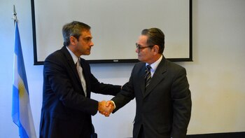 Donaron miles de prendas incautadas