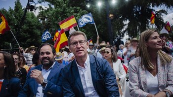 La violencia de Ferraz y que Ayuso marque el paso, los escollos de las manifestaciones del PP