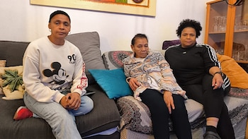 Wendy Sosa, a la izquierda,