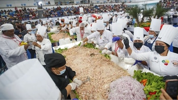 El ceviche más grande del mundo rompe récord en el Callao: 500 chefs peruanos preparan 9 toneladas para la historia