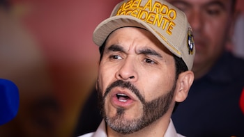 De la Espriella condena asesinato de dos miembros de su campaña y culpa a Petro de dar impunidad a "bandidos"