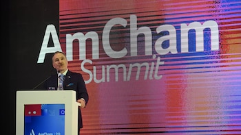 El embajador Peter Lamelas respaldó al Gobierno y arengó a las empresas de Estados Unidos: “El momento de actuar es ahora, inviertan en Argentina”