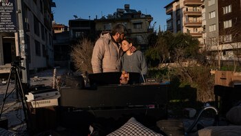 Yesim Bagi besa a Veli