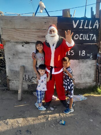 Federico en Villa Oculta, llevando