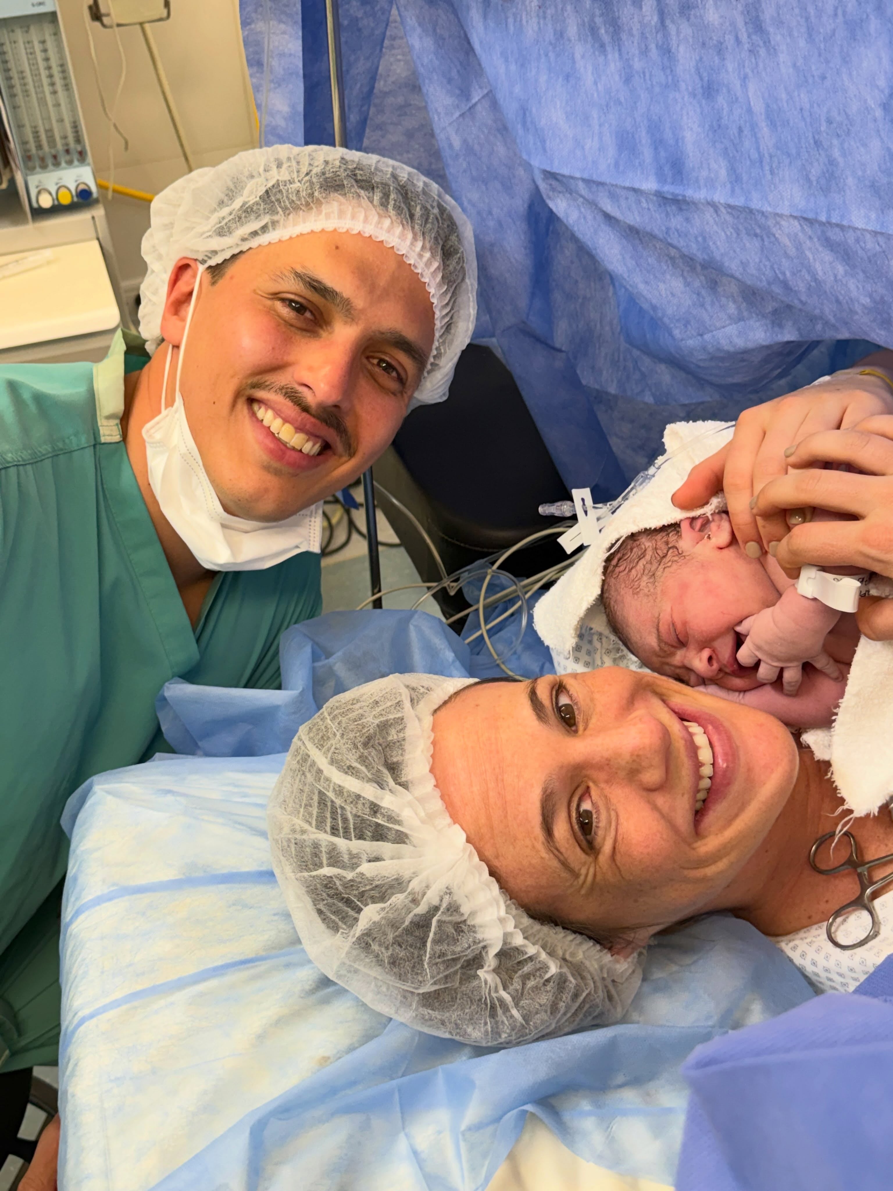 La foto de Mica y Tomás para presentar a Delfina (Instagram)