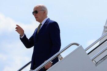 Joe Biden desembarca en la Base de Delaware, el pasado 25 de mayo, mientras se sucedían las conversaciones en París para lograr un cese del fuego en Gaza