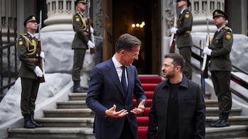 Zelenski y Rutte comentan "posibles