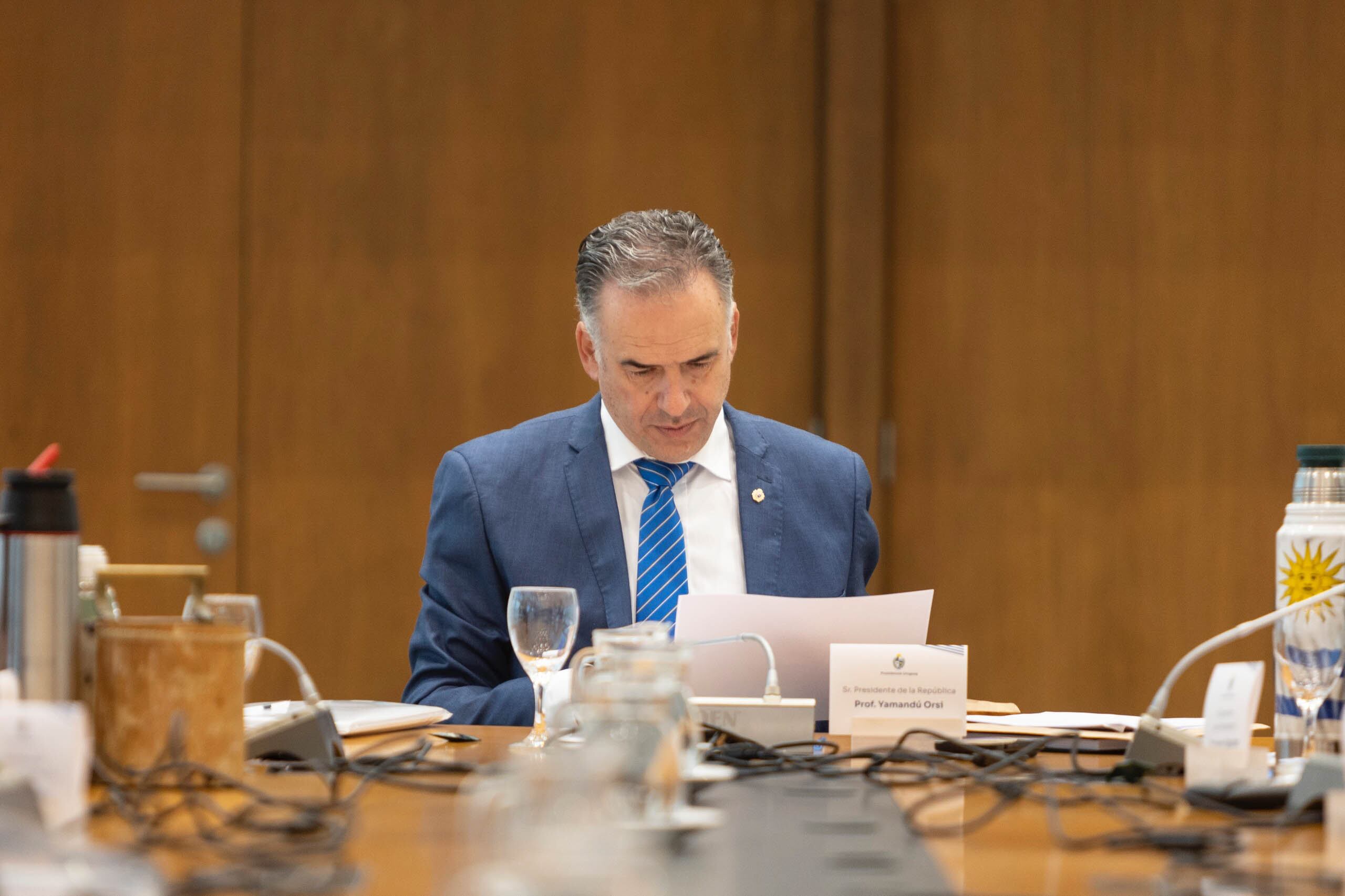 El presidente de Uruguay, Yamandú Orsi, durante la primera reunión de su Consejo de Ministros (Presidencia)