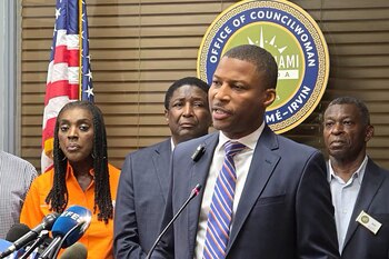 El pastor Gregory Toussaint, de