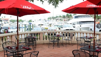 El público pudo informarse en línea sobre los motivos de cierre, ubicación y fechas de reapertura de los restaurantes sancionados por Florida.