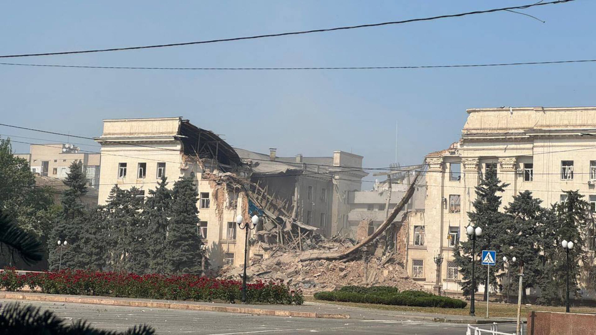 Zelensky divulgó esta imagen del edificio bombardeado en Kherson