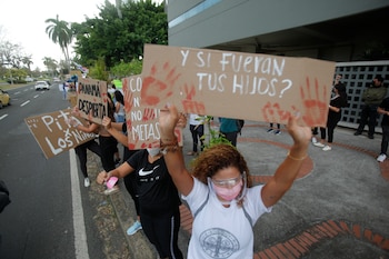 Grupos de la sociedad civil y diversas asociaciones estudiantiles han protestado en contra de los abusos infantiles cometidos en albergues en Panamá . EFE/Carlos Lemos/Archivo