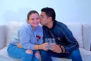 Christian Domínguez y su esposa
