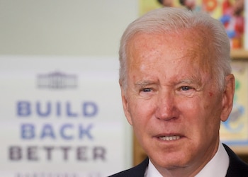 El presidente Joe Biden presentando la ley "Build Back Better" que sería la iniciativa más importante de su gobierno y pretende emular al New Deal. REUTERS/Leah Millis.