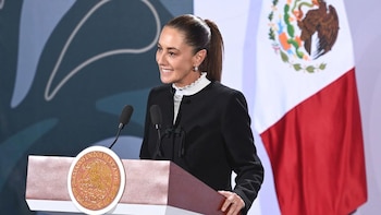 Claudia Sheinbaum felicita a Laura