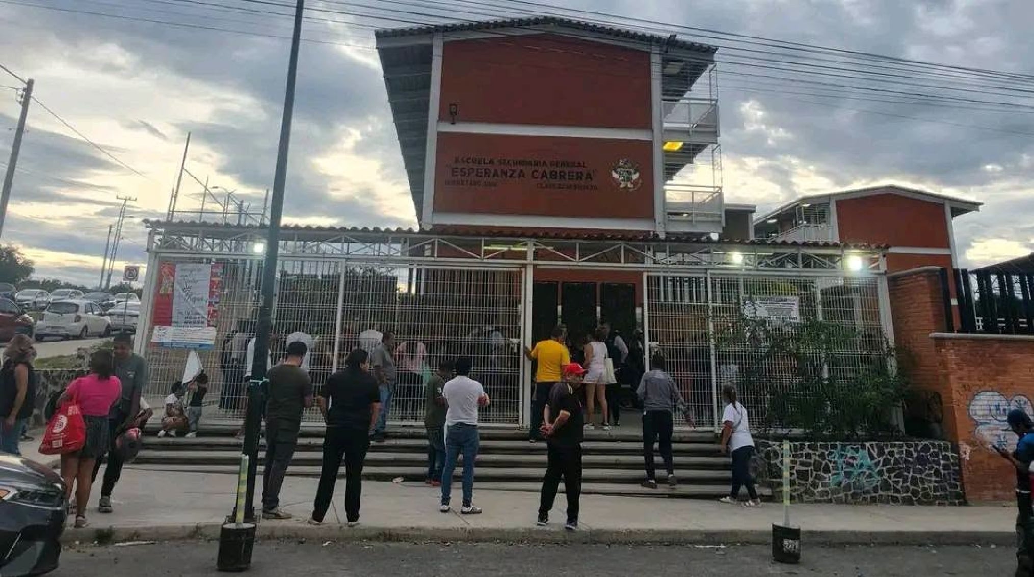 Se registró un ataque con cuchillos en la secundaria Querétaro.