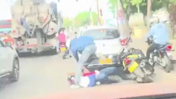 Padre e hijo fueron lanzados