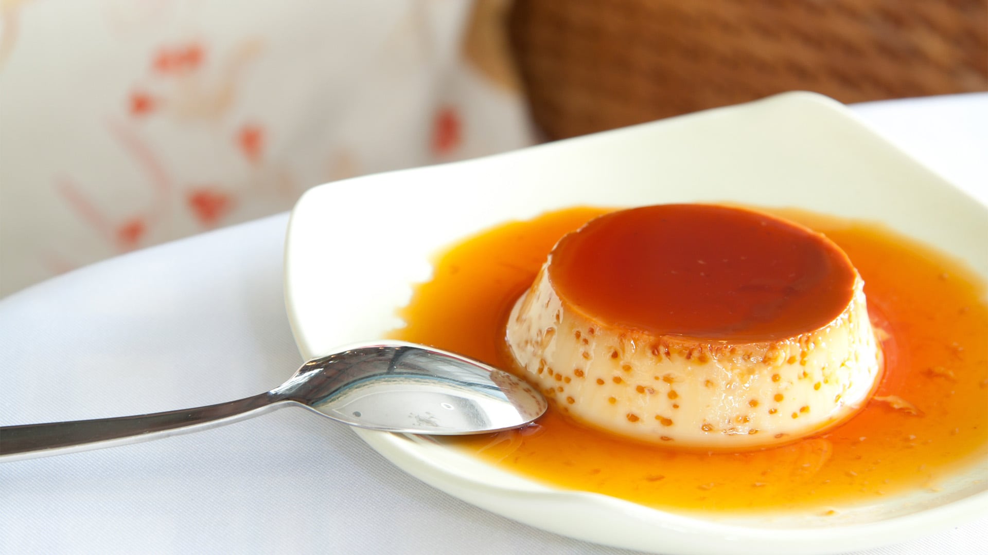 Receta de flan de leche condensada (Freepik)