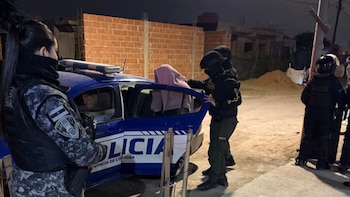 Captaban a sus víctimas por una app de citas y les robaban: cayeron cinco viudas negras que operaban en Córdoba