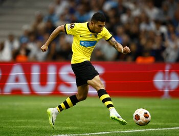 El Mago Pineda firmó un